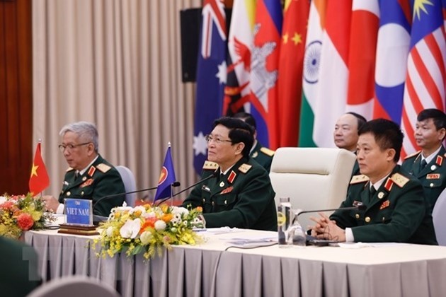 Министр обороны Сингапура высоко оценил успешную организацию Вьетнамом ADMM и ADMM + - ảnh 1