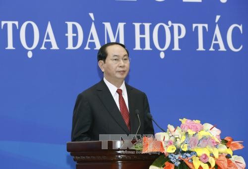 Presiden Vietnam, Tran Dai Quang menghadriri Simposiun kerjasama ekonomi dan perdagangan Vietnam-Tiongkok - ảnh 1