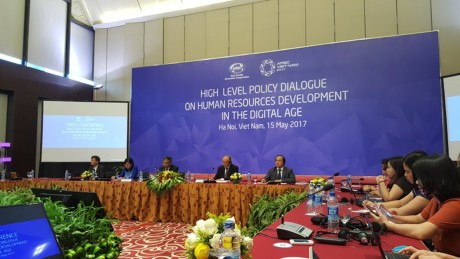 Mengembangkan sumber daya manusia dalam era digital : Vietnam telah memilih tema yang tepat dan waktu yang tepat - ảnh 1