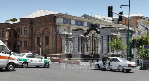 Serangan-serangan terhadap Gedung Parlemen dan makam di Iran menimbulkan banyak korban - ảnh 1