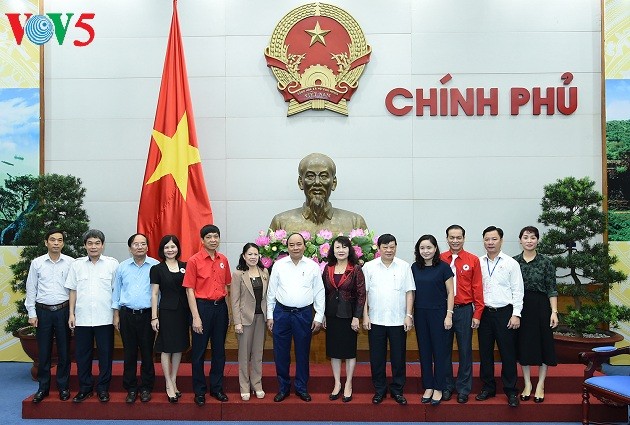 Mengembangkan peranan Lembaga Palang Merah Vietnam dalam usaha menjamin jaring pengaman sosial tanah air - ảnh 1