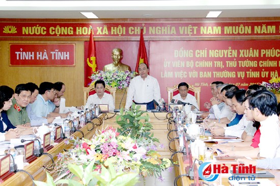 PM Vietnam, Nguyen Xuan Phuc melakukan temu kerja dengan pimpinan Provinsi Ha Tinh - ảnh 1