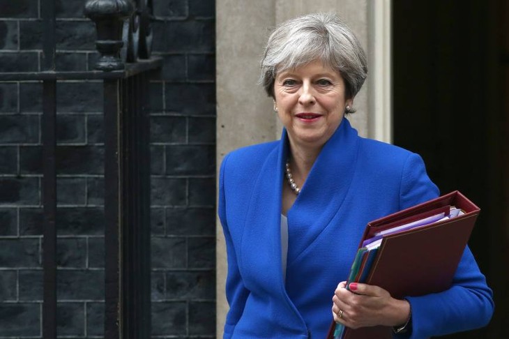  PM Inggris mengunjungi Jepang untuk mendorong Perjanjian Perdagangan Bebas pasca Brexit - ảnh 1