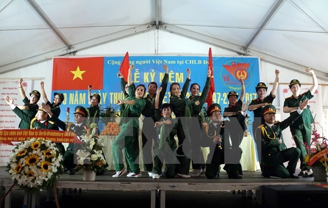 Ruang budaya Vietnam-destinasi hangat bagi komunitas orang Vietnam di Republik Federasi Jerman - ảnh 1