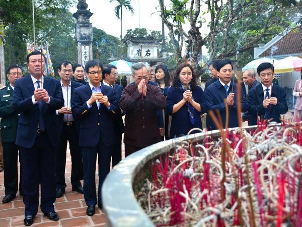 Deputi PM Vietnam, Vu Duc Dam memeriksa kesiapan  bagi Festival Kuil Tran di Provinsi Nam Dinh - ảnh 1