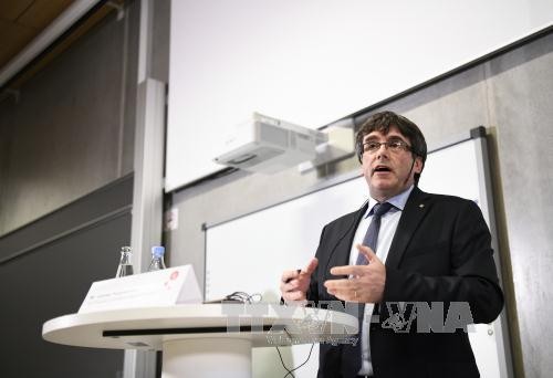 Mahkamah Konstitusi Spanyol mencegah pemilihan kembali Puigdemont menjadi Gubernur zona Katalonia - ảnh 1