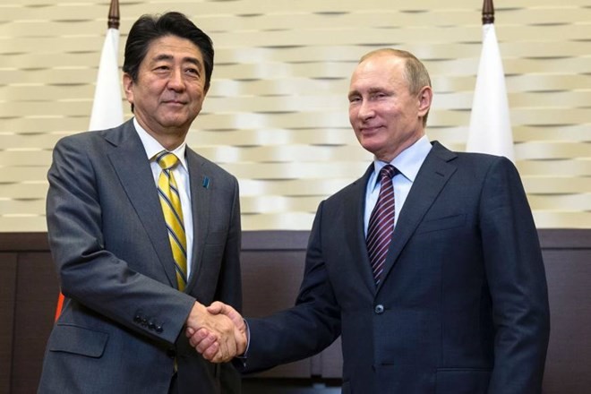 PM Jepang mengunjungi Rusia - ảnh 1