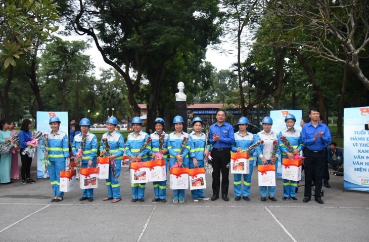 Daerah-daerah mengadakan banyak aktivitas sehubungan dengan hari berdirinya Federasi Wanita Vietnam - ảnh 1