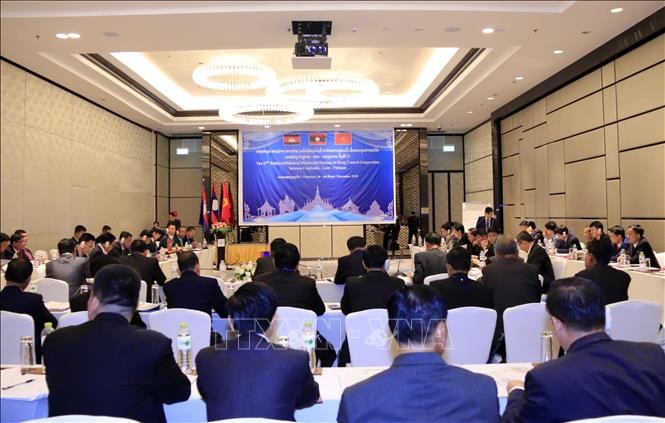 Vietnam-Laos-Kamboja memperkuat kerjasama dalam mencegah dan memberantas narkotika - ảnh 1