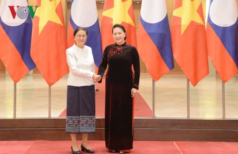 Ketua MN Vietnam, Nguyen Thi Kim Ngan melakukan temu kerja dengan Ketua Parlemen Laos, Pany Yathotou - ảnh 1