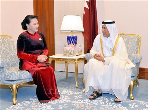 Ketua MN Vietnam, Nguyen Thi Kim Ngan melakukan pertemuan Ketua Dewan Shura (Parlemen) Qatar - ảnh 1