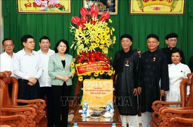 Wapres Vietnam, Dang Thi Ngoc Thinh mengunjungi dan mengucapkan selamat kepada Dewan Pengurus Pusat Tinh Do Cu Si Phat Hoi Vietnam - ảnh 1