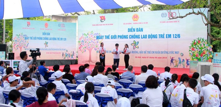 Melaksanakan berbagai target perkembangan yang berkesinambungan, menuju ke penghapusan pekerja anak-anak - ảnh 1