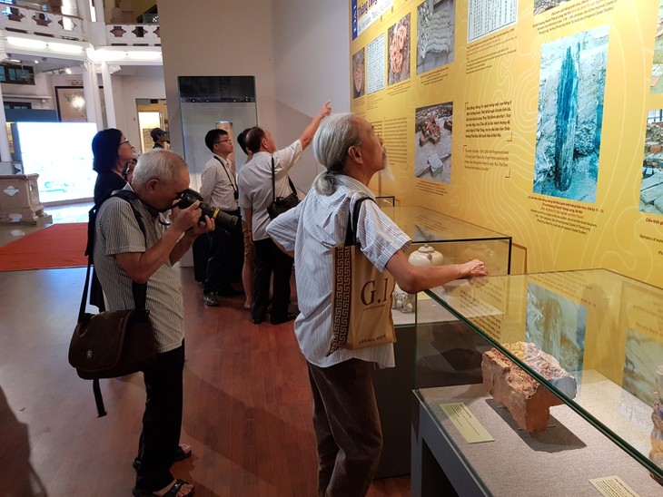 Pembukaan pameran Lambang Negara dan Ibukota Dai Viet - ảnh 1