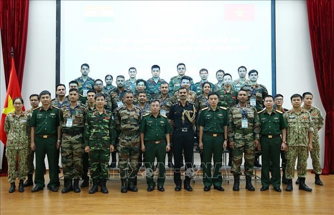 Vietnam dan India melakukan latihan perang gabungan di atas meja pasir tentang penjagaan perdamaian PBB - ảnh 1