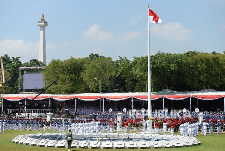 Memperingati HUT ke-74 Hari Kemerdekaan RI : Detik persatuan nasional - ảnh 1