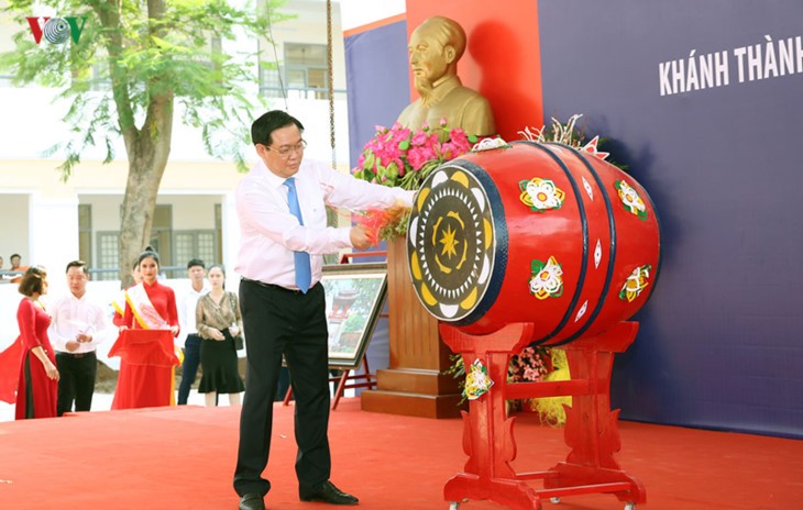 Lebih dari 22 juta pelajar dan mahasiswa Vietnam menghadiri acara pembukaan tahun ajar baru - ảnh 14