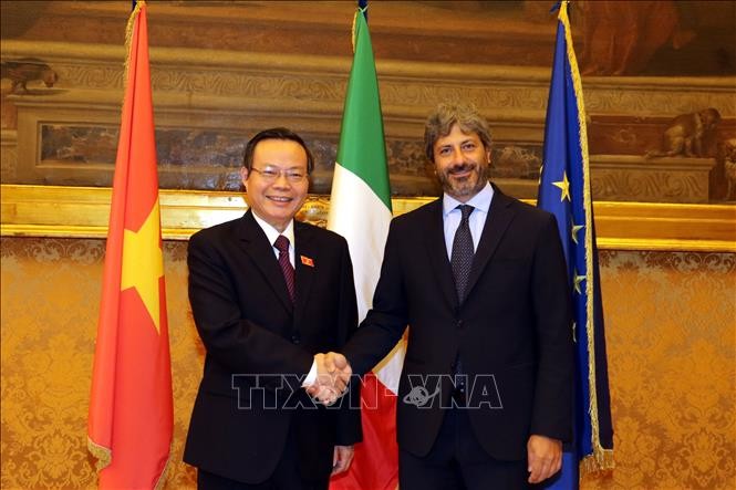 Wakil Ketua MN Phung Quoc Hien melakukan temu kerja dengan para pemimpin Majelis Rendah Italia - ảnh 1