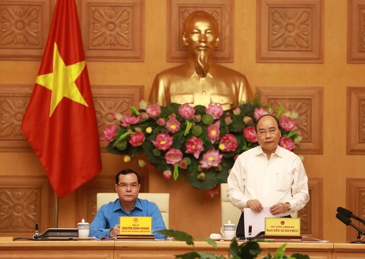 PM Nguyen Xuan Phuc melakukan temu kerja dengan Konfederasi Serikat Pekerja Vietnam - ảnh 1