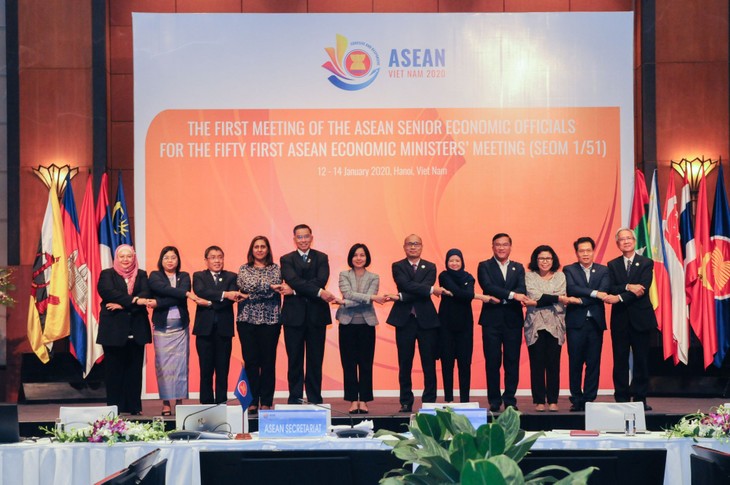 Kerjasama ekonomi: Salah satu di antara tiga pilar utama dalam kerjasama Vietnam-ASEAN - ảnh 1