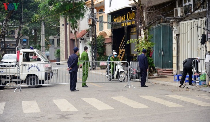 Kota Ha Noi melaksanakan langkah-langkah darurat untuk mengurangi kerugian akibat wabah Covid-19 - ảnh 1