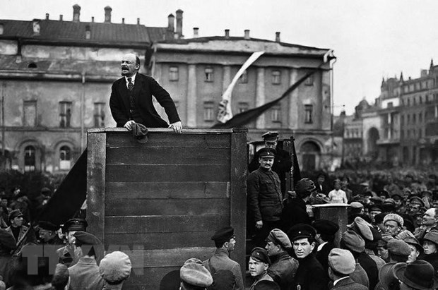 V.I.Lenin – Ideologist agung, pemimpin jenius dari kelas buruh, pekerja dan bangsa-bangsa yang tertindas di seluruh dunia - ảnh 1