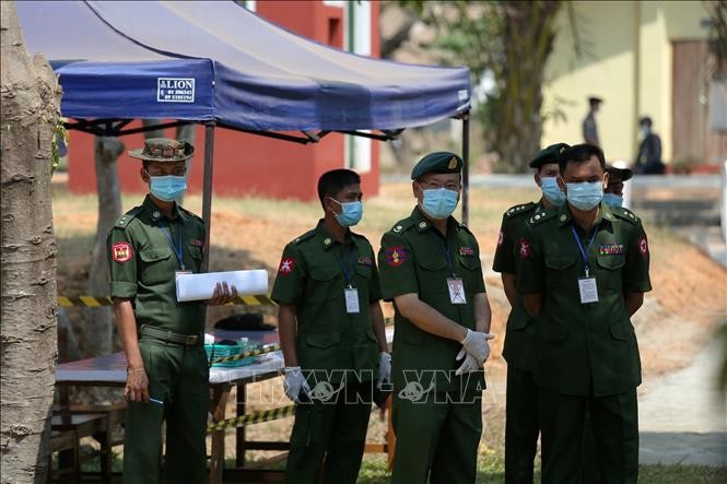 Myanmar melakukan gencatan senjata dalam waktu hampir 4 bulan untuk melawan wabah Covid-19 - ảnh 1