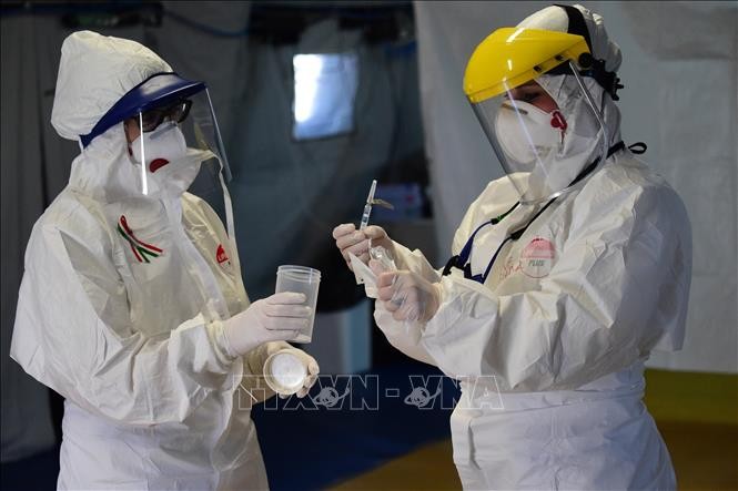 Rusia menduduki posisi ketiga di dunia tentang jumlah kasus terpapar virus SARS-CoV-2 - ảnh 1