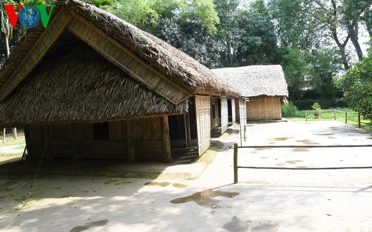 Rumah sederhana – tempat tinggal Paman Ho pada masa kanak-kanak dari tahun 1901-1906 - ảnh 1