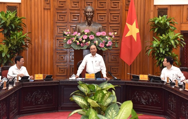 PM Nguyen Xuan Phuc melakukan sidang kerja dengan pimpinan teras Provinsi Ben Tre - ảnh 1