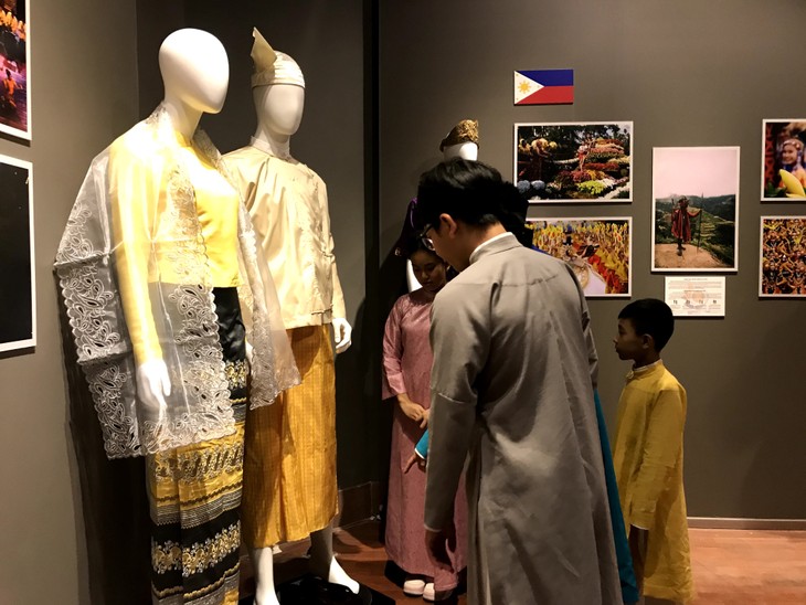 Pameran Busana Tradisional Negara-Negara ASEAN 2020 - ảnh 26