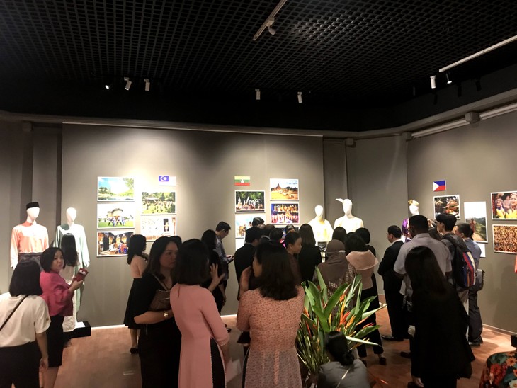 Pameran Busana Tradisional Negara-Negara ASEAN 2020 - ảnh 28