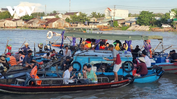 Mengkonservasikan pasar terapung Cai Rang menurut arah yang harmonis “antara pasar alami dan pasar buatan sendiri - ảnh 3