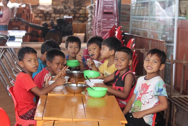 Biarawati Nguyen Thi Kim Chi – Ibu untuk Anak-Anak Yatim Piatu di Rumah Kasih Sayang Thien An - ảnh 2