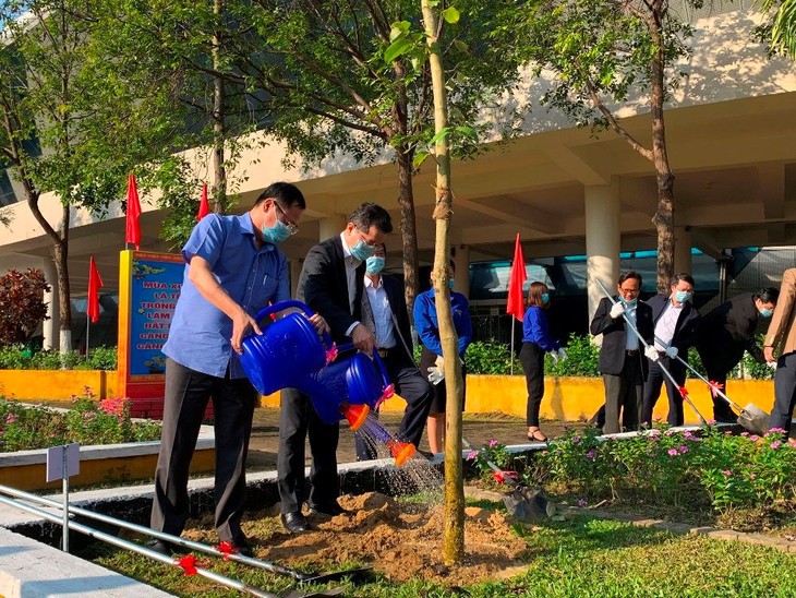 Kota Ha Noi dan Provinsi Da Nang Canangkan Festival Penghijauan - ảnh 1