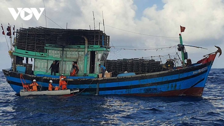 Memprotes Perintah Tiongkok yang Larang Penangkapan Ikan di Laut Timur - ảnh 1