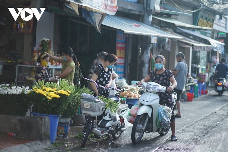 Warga Ha Noi mempersiapkan Hari Raya Duan Wu - ảnh 2