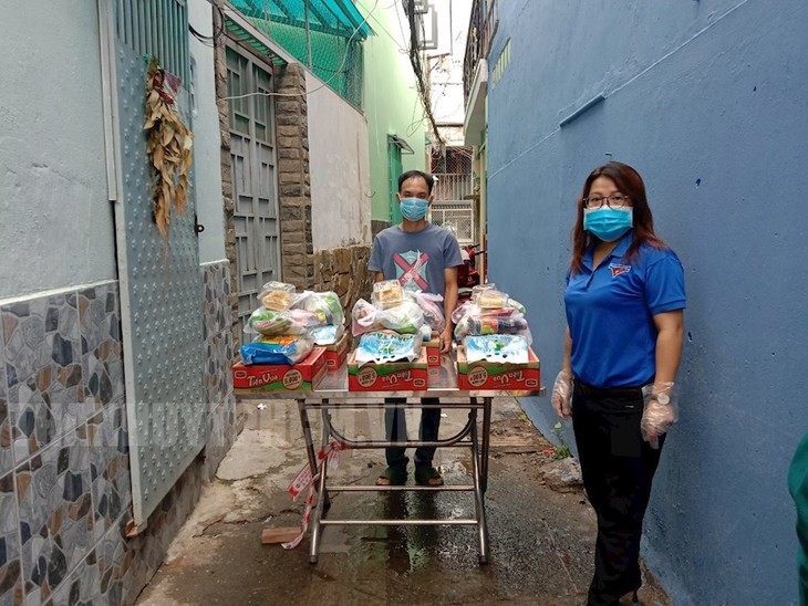 Kota Ho Chi Minh: Pikirkan Jaring Pengaman Sosial kepada Warga dan Pasukan di Garis Depan Kendalikan Wabah - ảnh 1