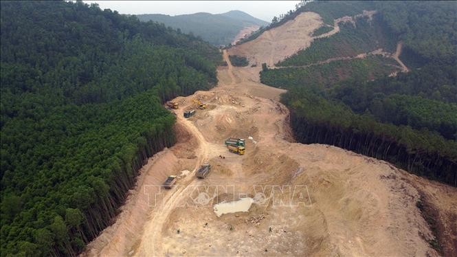 Giat Menyelesaikan Prosedur Investasi Terhadap Proyek-Proyek Program Pemulihan dan Pengembangan Sosial-Ekonomi - ảnh 1