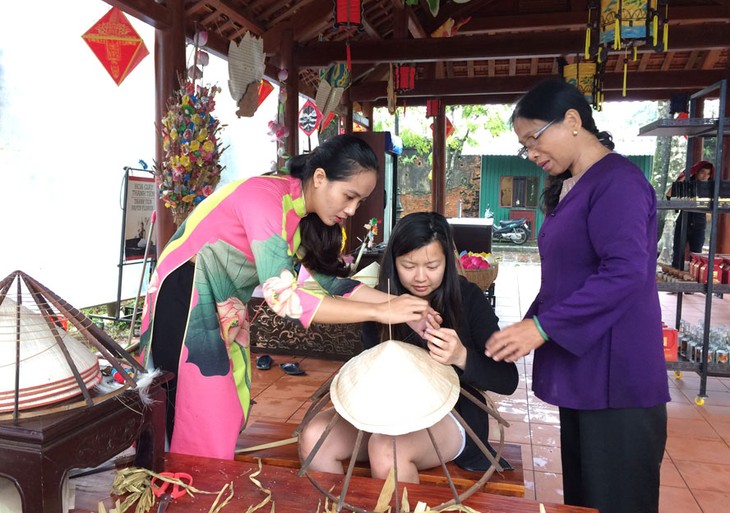 Ruang Budaya Luc Bo – Tempat Untuk Melestarikan Kerajinan Tradisional di Bumi Ibukota Kuno - ảnh 2