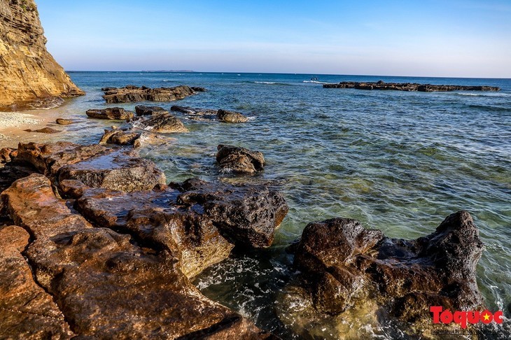 Hang Cau, Keindahan Primitif Di Tengah-Tengah  Pulau Ly Son - ảnh 8