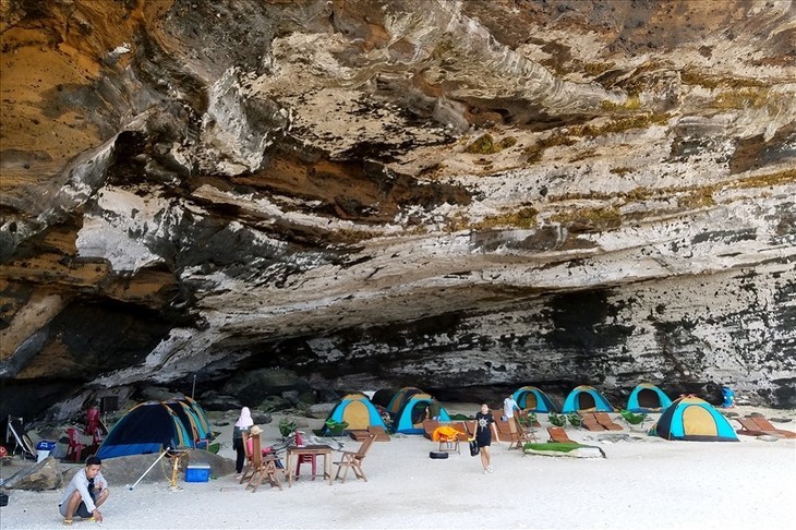 Hang Cau, Keindahan Primitif Di Tengah-Tengah  Pulau Ly Son - ảnh 10