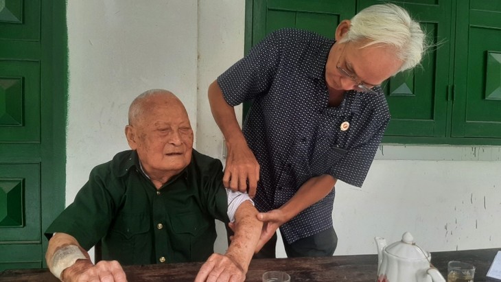 Seorang Veteran Perang Yang Tumbuh Mendewasa Dari Musim Gugur Bersejarah - ảnh 1