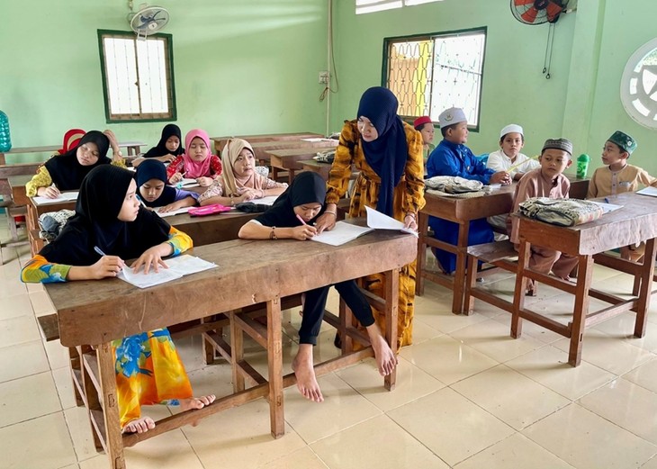 Sity Hara – Seorang Perempuan Etnis Minoritas Cham yang Sepenuh Hati demi Pekerjaan Jaring Pengaman Sosial - ảnh 1