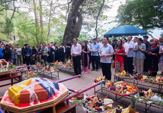 Pembukaan Festival Pekan Raya Phong Luu Khau Vai - ảnh 1