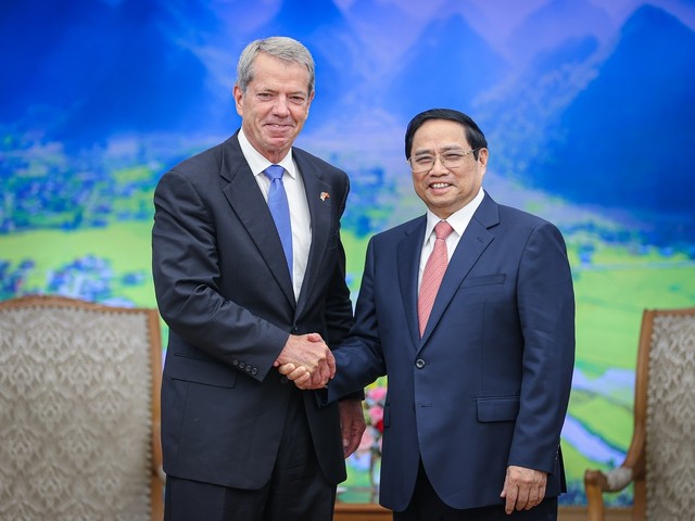 PM Pham Minh Chinh Menerima Gubernur Negara Bagian Nebraska, AS - ảnh 1