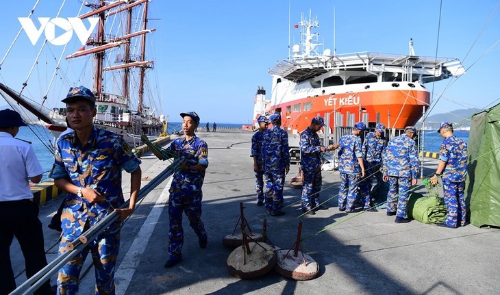 Program Seni Spesialis dengan Tema: “Perkasa dan Kaya dari Laut Ibu Pertiwi - ảnh 9