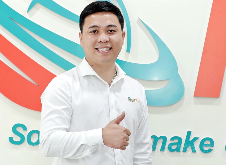 Kalangan Pemuda Gandrung Mengkreasikan Produk-Produk Teknologi Baru dengan Brand Vietnam - ảnh 1