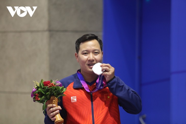 ASIAD 19: Para Atlet Atletik dan Pemain Catur Vietnam Masuk Perkampungan Atlet - ảnh 1