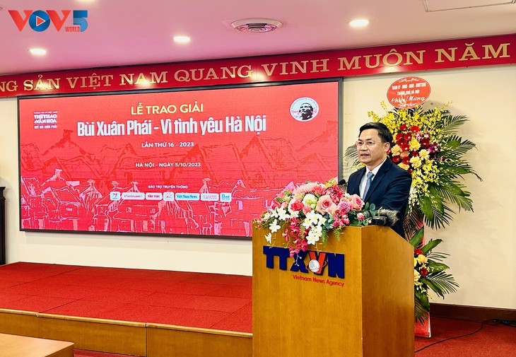 Pemberian Penghargaan Bui Xuan Phai – Demi Rasa Cinta Ha Noi kali ke-16 - ảnh 1